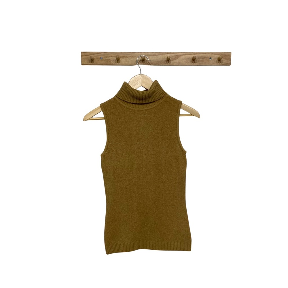 💎 FREE 💎 With Purchase | Classic Neutral Sleeveless Turtleneck Texture